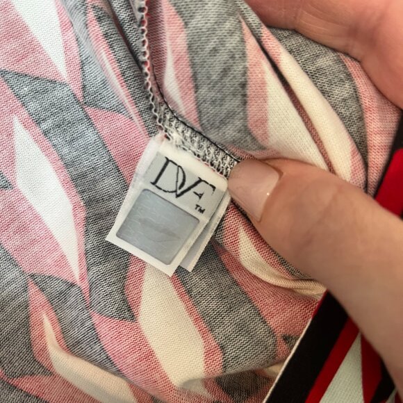 Diane von Furstenberg Size 10 Wrap Dress - Red Black White Arrow print - Picture 9 of 10